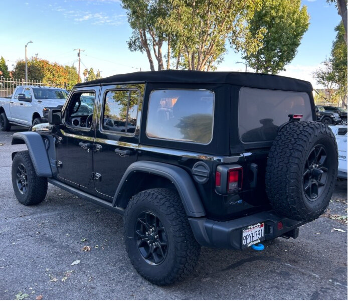 Used 2024 Jeep Wrangler Unlimited AWD/4WD image 2