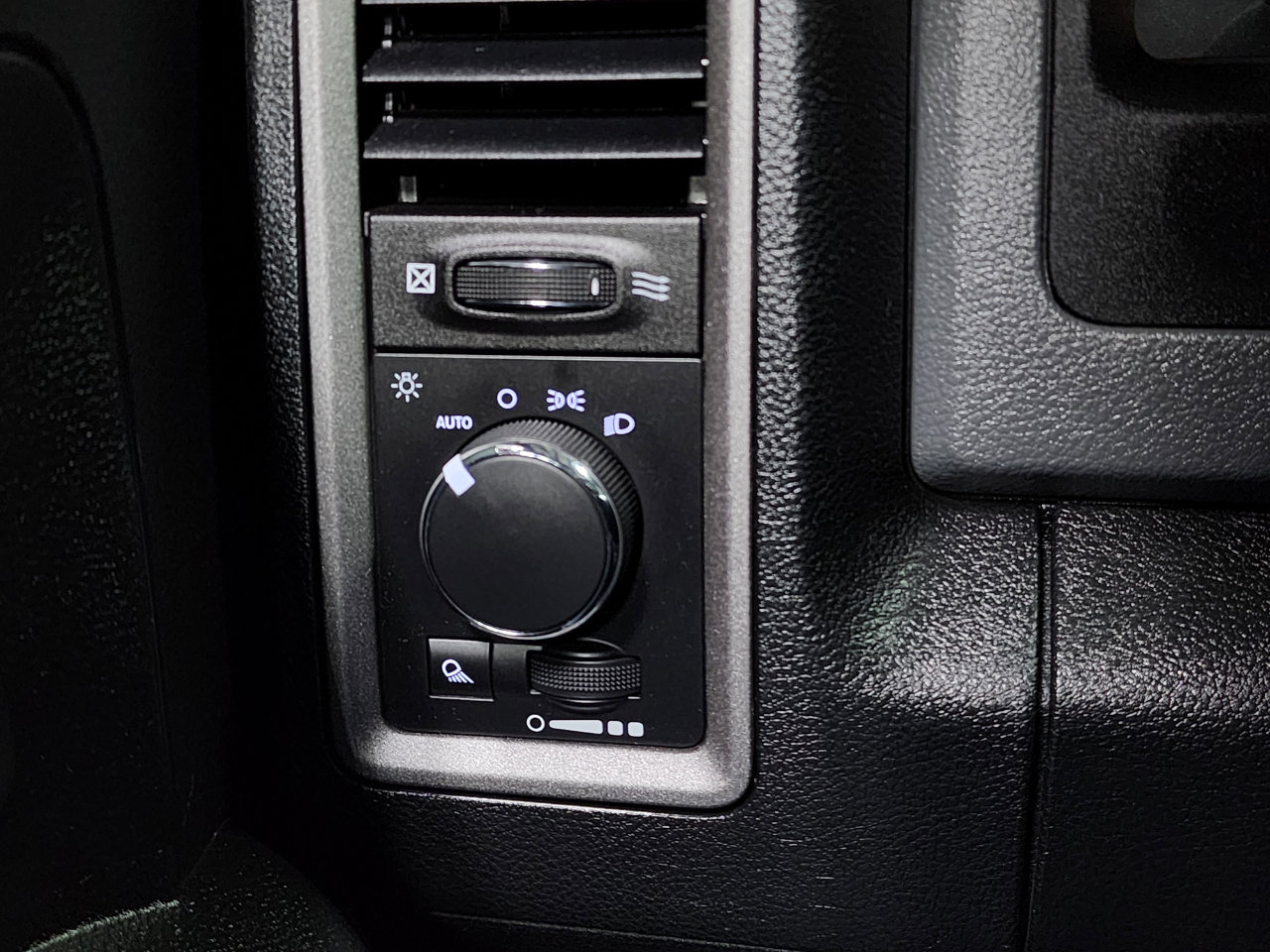 Used 2017 RAM 2500 Tradesman w/ Chrome Appearance Group image 36