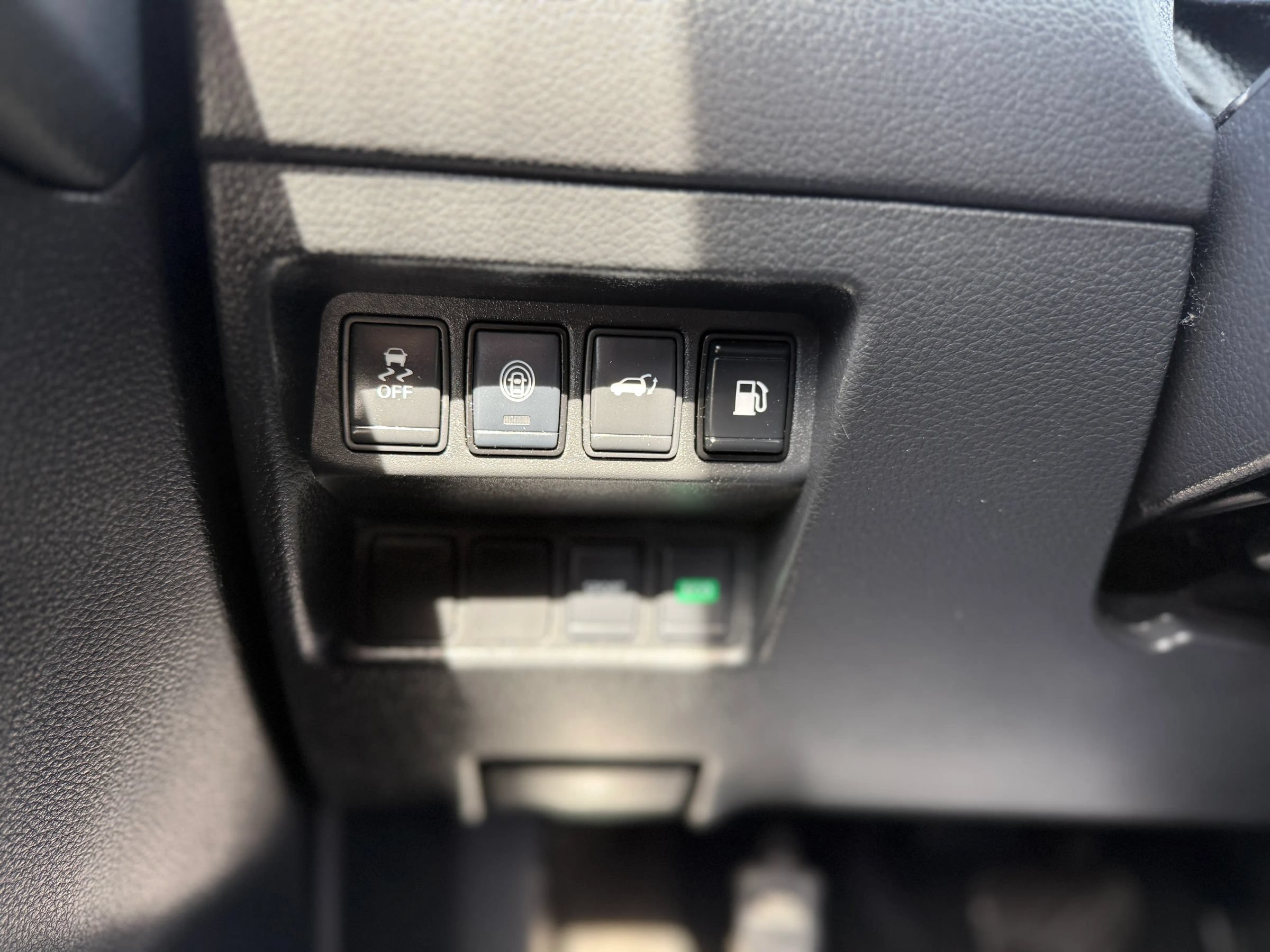 Used 2020 Nissan Rogue SV FWD image 22