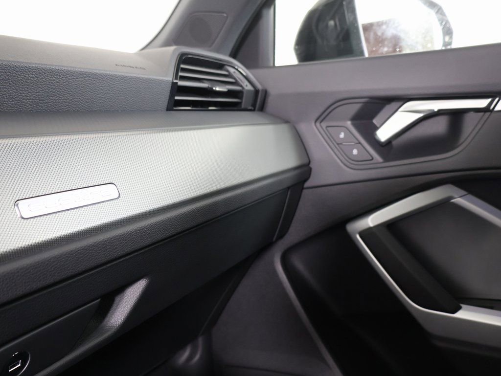 Used 2025 Audi Q3 2.0T Premium Plus w/ Premium Plus Package image 8