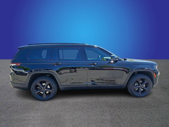 Used 2025 Jeep Grand Cherokee L Limited w/ Black Appearance Package AWD/4WD image 4