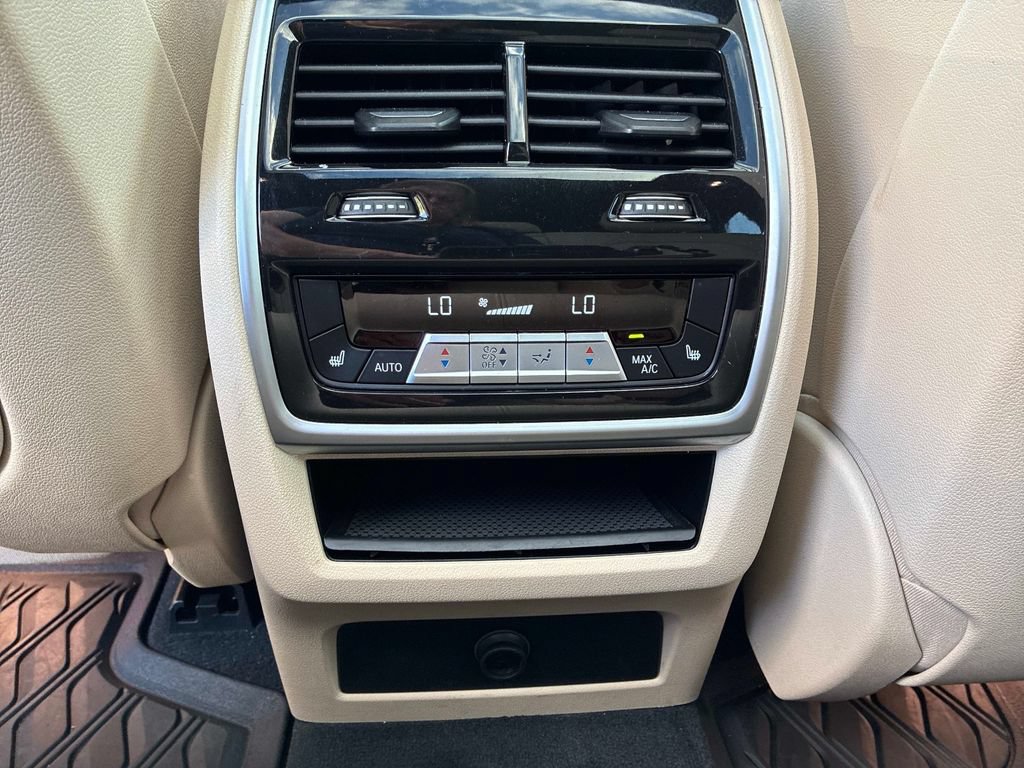 Used 2021 BMW X5 xDrive40i w/ Parking Assistance Package AWD/4WD image 17
