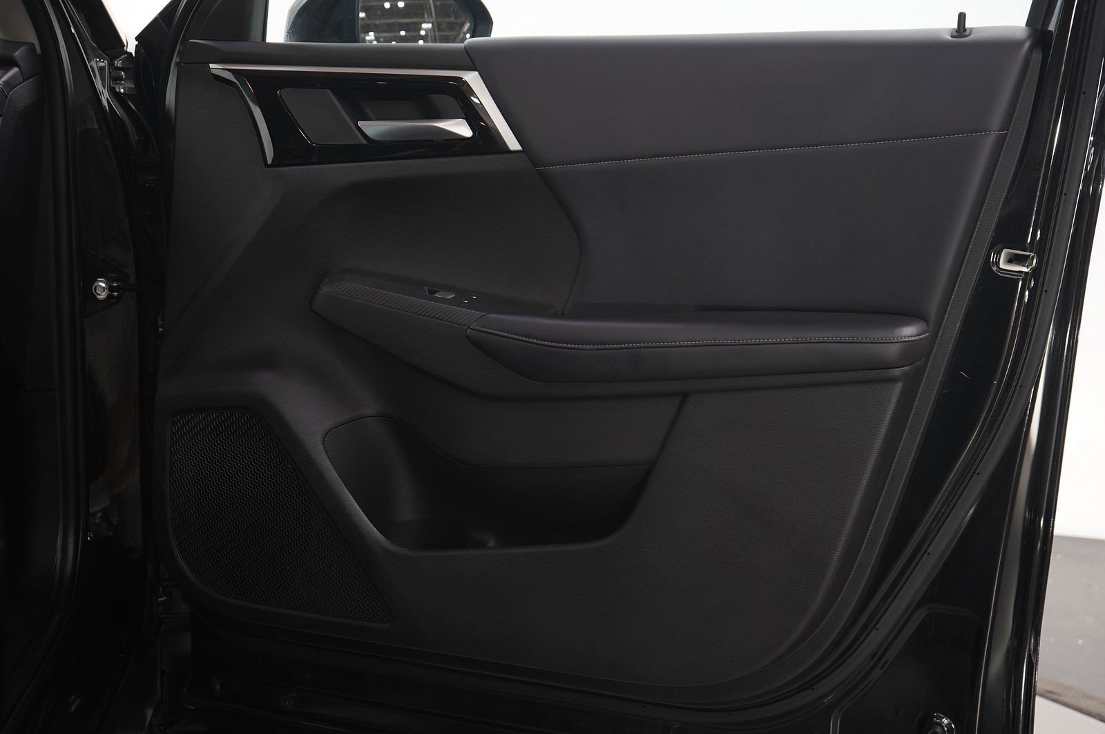 Used 2023 Mitsubishi Outlander SE image 13