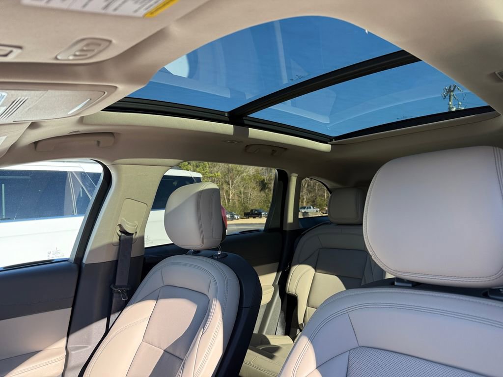 Used 2025 Lincoln Nautilus Premier w/ Equipment Group 102A image 17