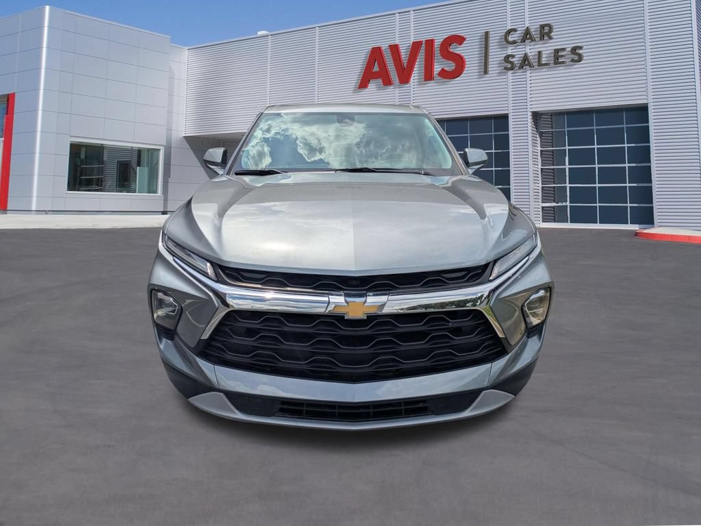 Used 2025 Chevrolet Blazer LT FWD image 2