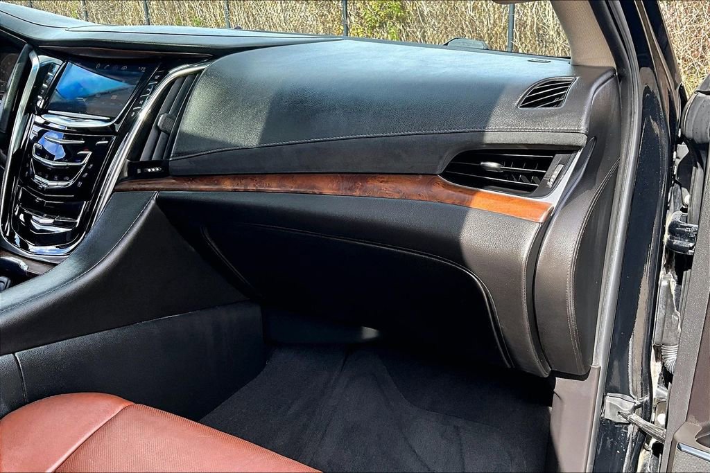 Used 2015 Cadillac Escalade Premium image 21