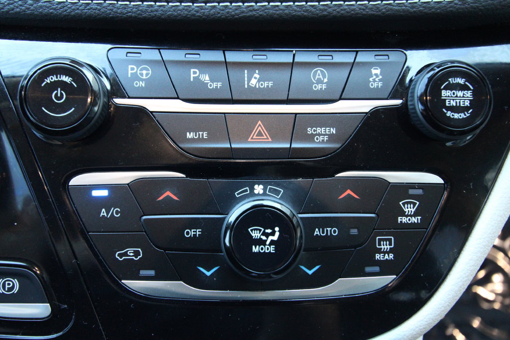 Used 2023 Chrysler Pacifica Limited w/ Uconnect Theater Family Group AWD/4WD image 30