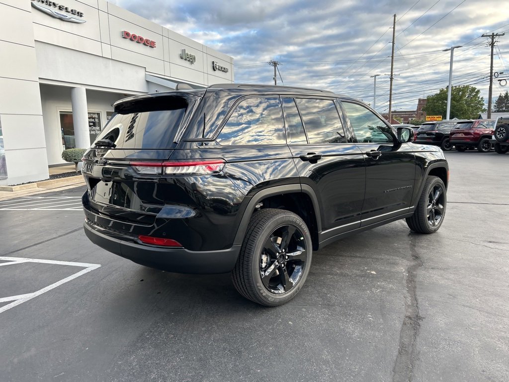New 2025 Jeep Grand Cherokee image 2