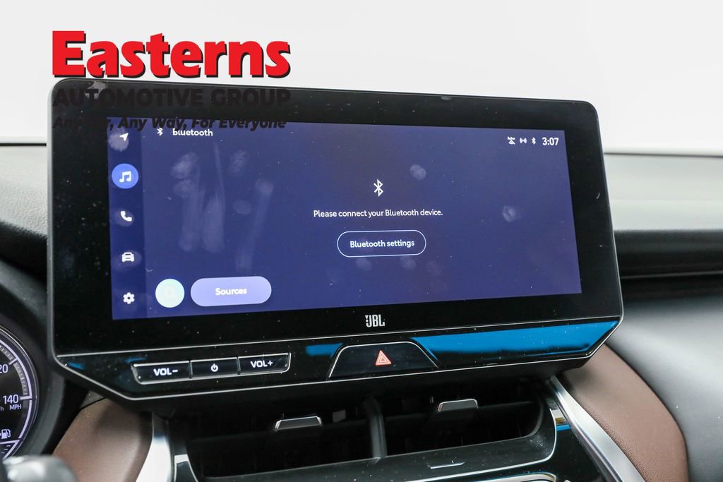 Used 2023 Toyota Venza XLE image 18