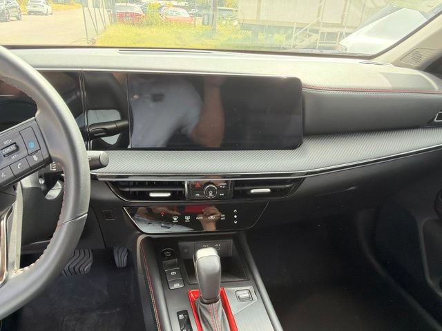 Used 2025 Nissan Kicks SR AWD/4WD image 18