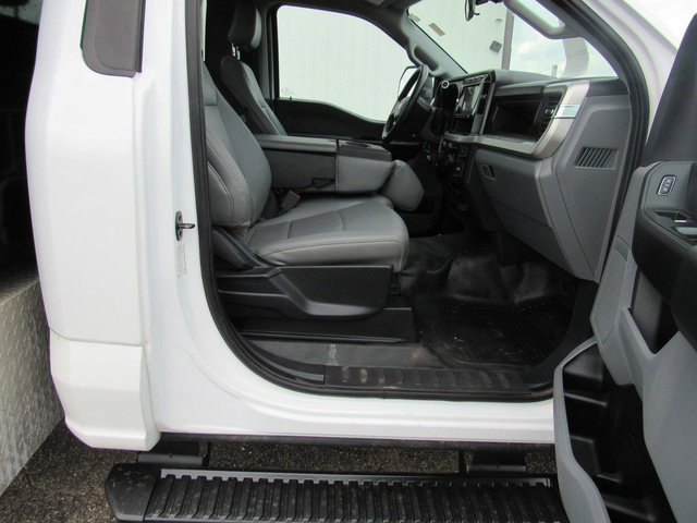 Used 2023 Ford F550 4x4 Regular Cab Super Duty image 12