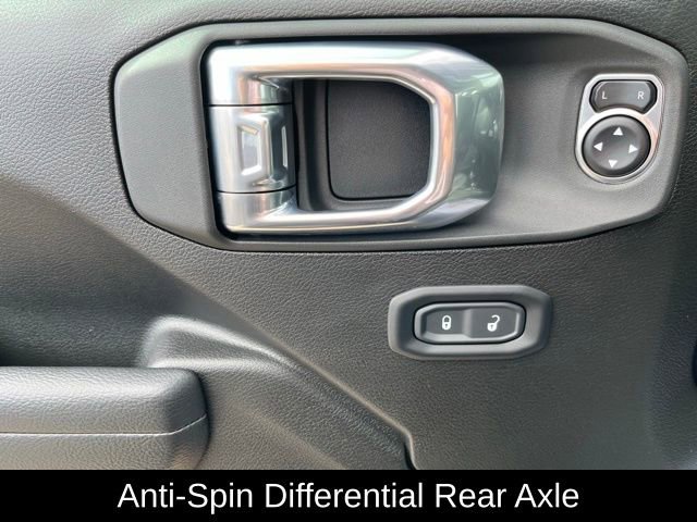 Used 2025 Jeep Gladiator Sport image 12