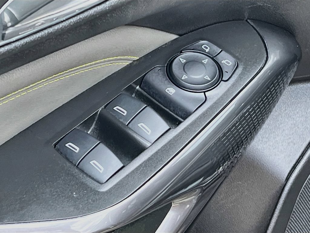 Used 2025 Chevrolet Trax ACTIV w/ Sunroof Package FWD image 17