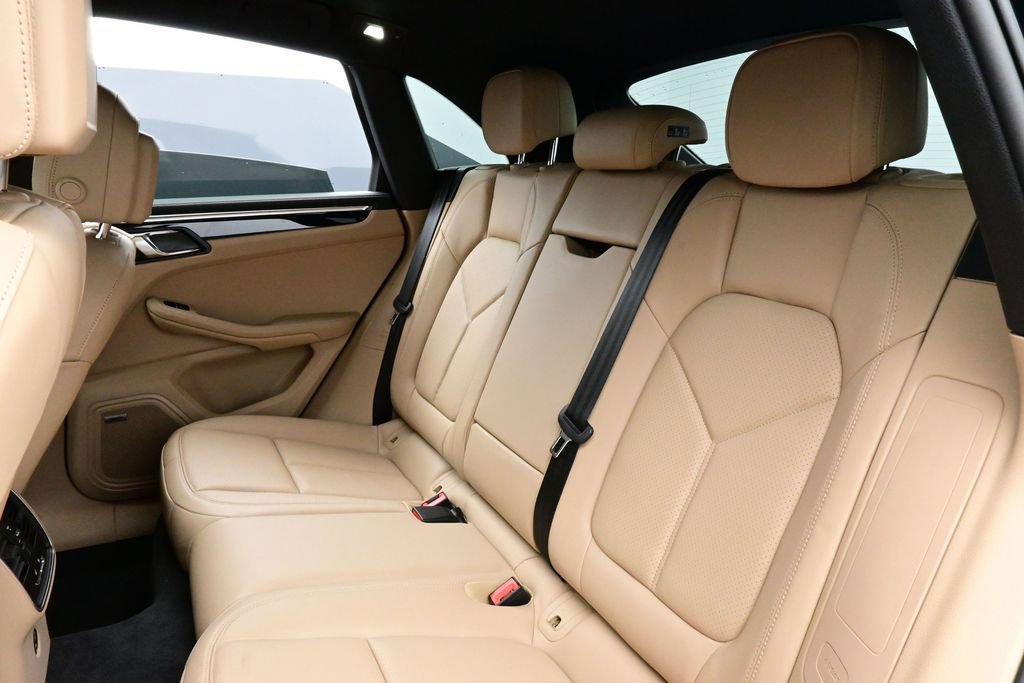 Certified 2025 Porsche Macan AWD/4WD image 14