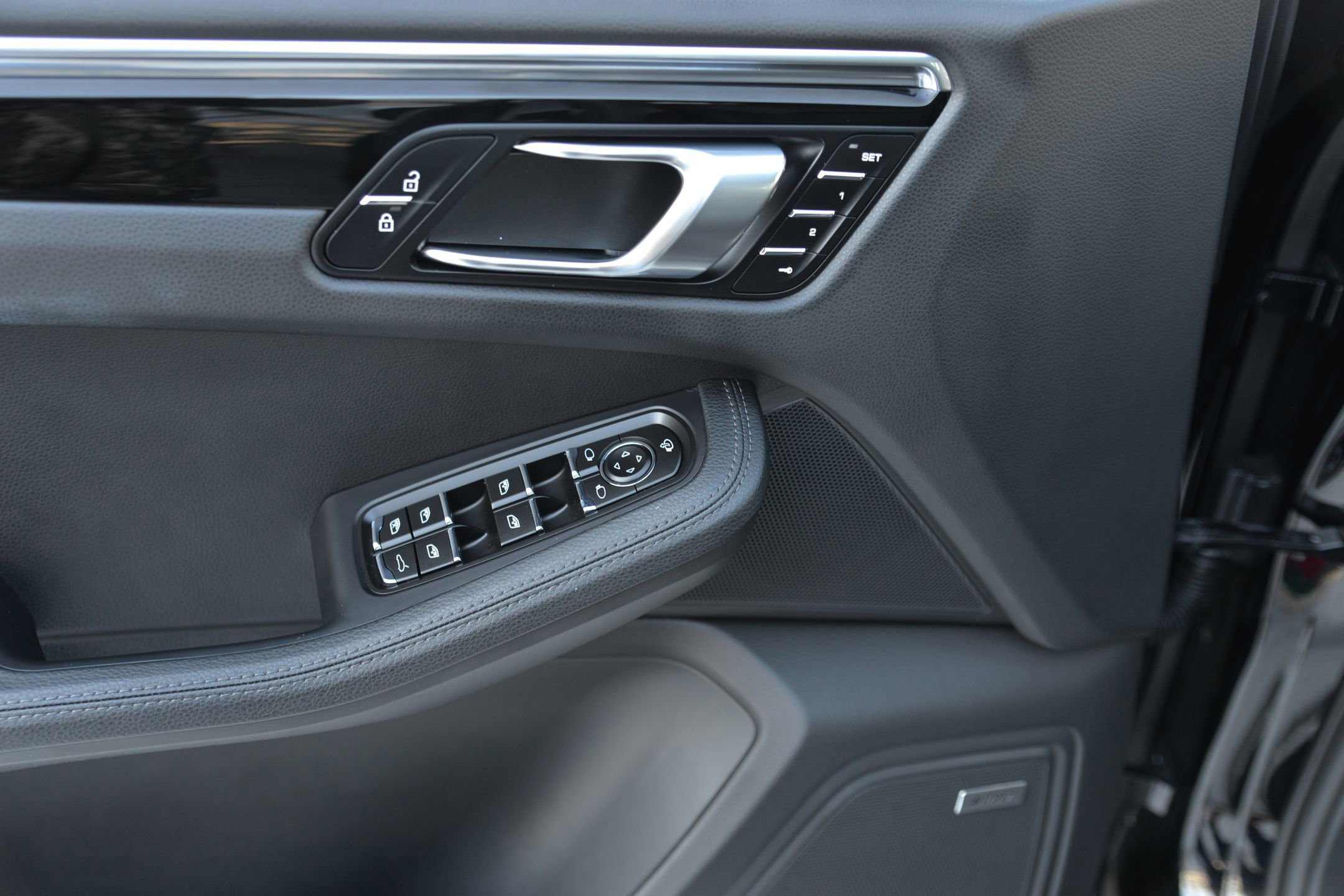 Certified 2025 Porsche Macan image 12