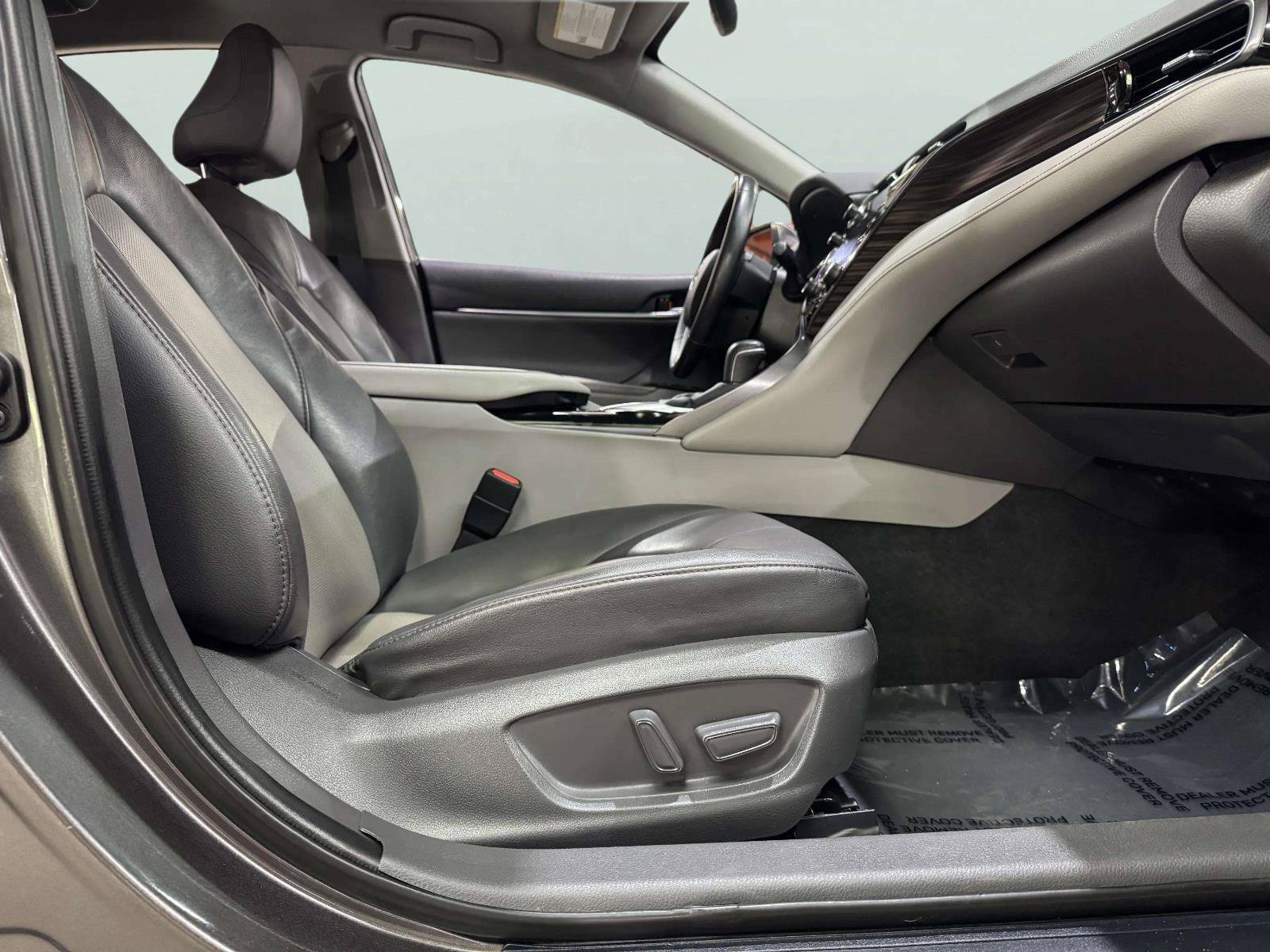 Used 2020 Toyota Camry XLE FWD image 58