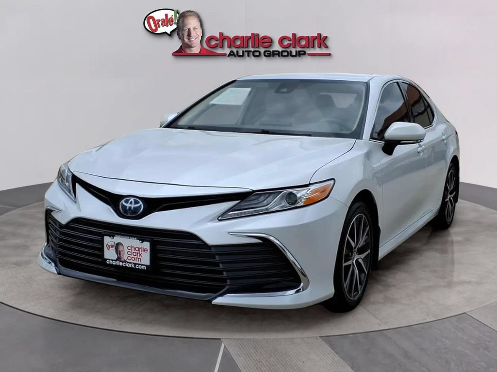 Used 2024 Toyota Camry XLE w/ Cold Weather Package FWD image 2