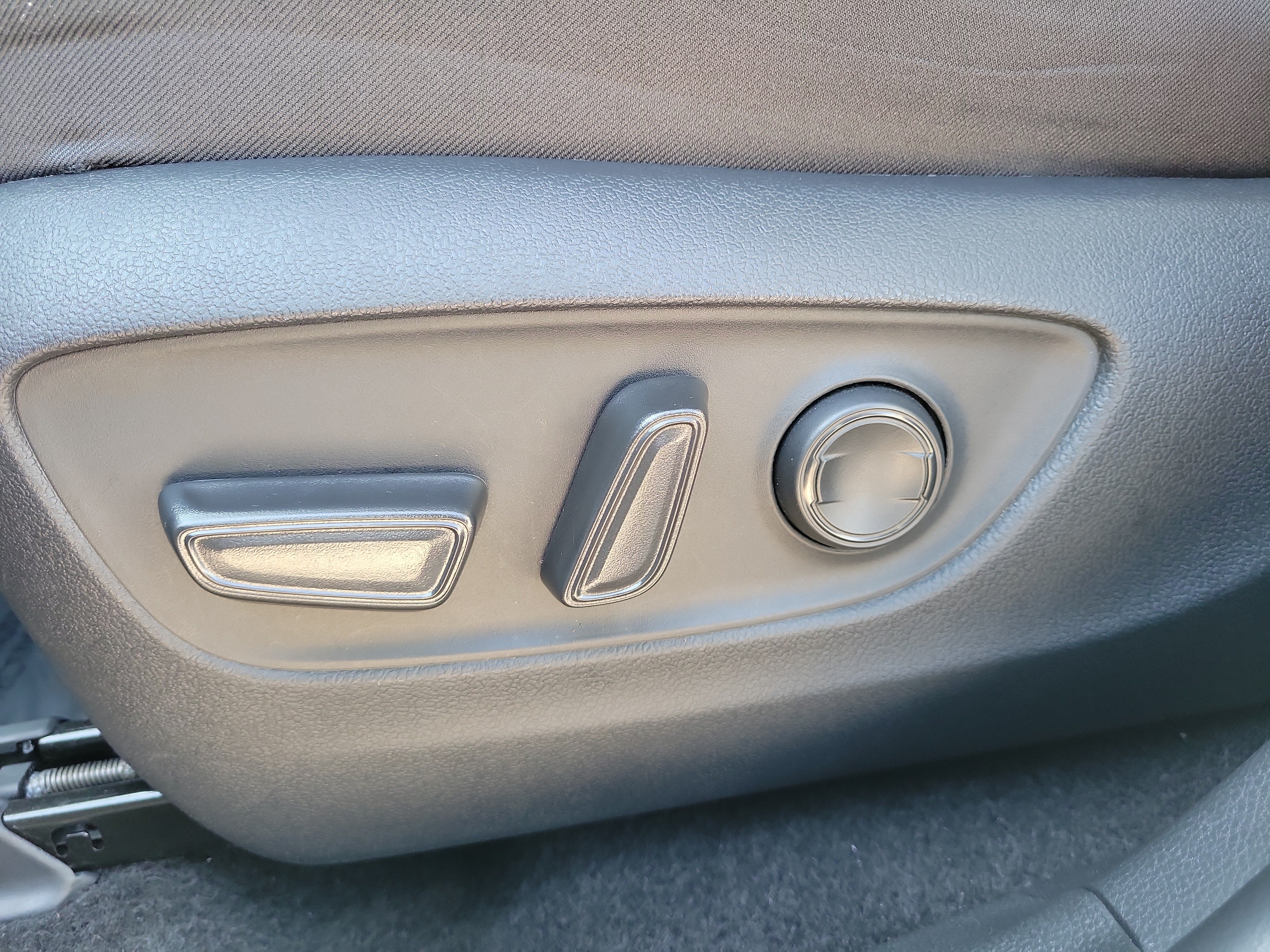 Used 2025 Toyota RAV4 XLE FWD image 17