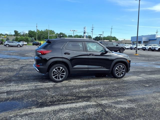 Used 2025 Chevrolet TrailBlazer LT AWD/4WD image 12