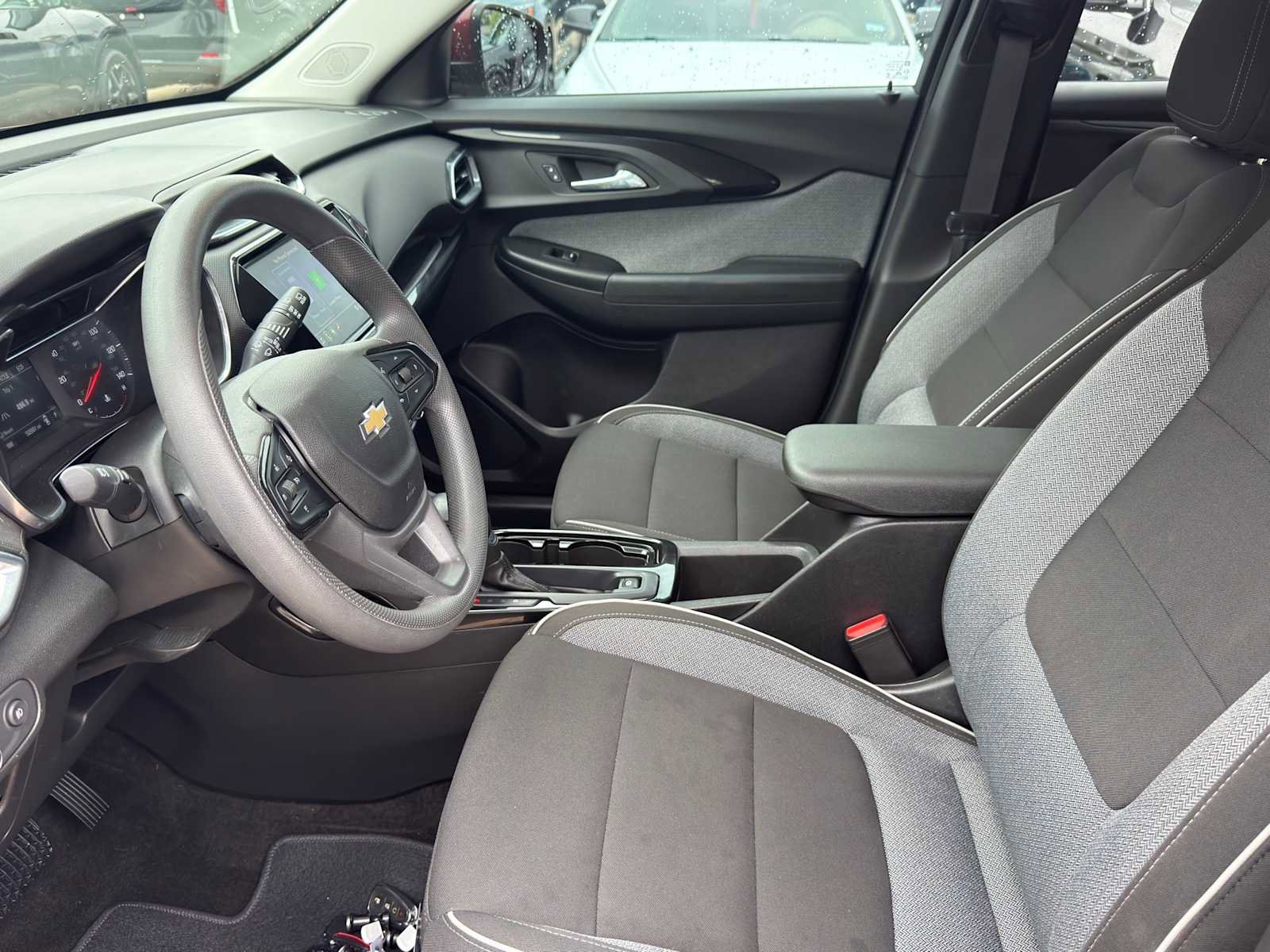 Used 2022 Chevrolet TrailBlazer LT w/ Convenience Package FWD image 13