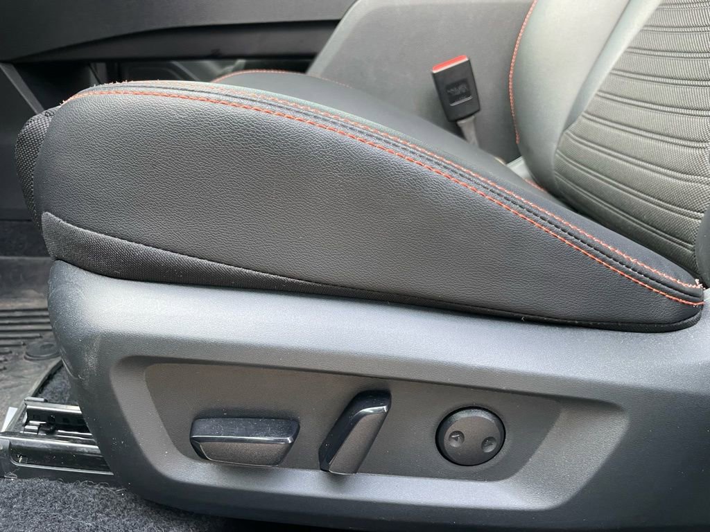 Used 2025 Nissan Rogue SV image 11