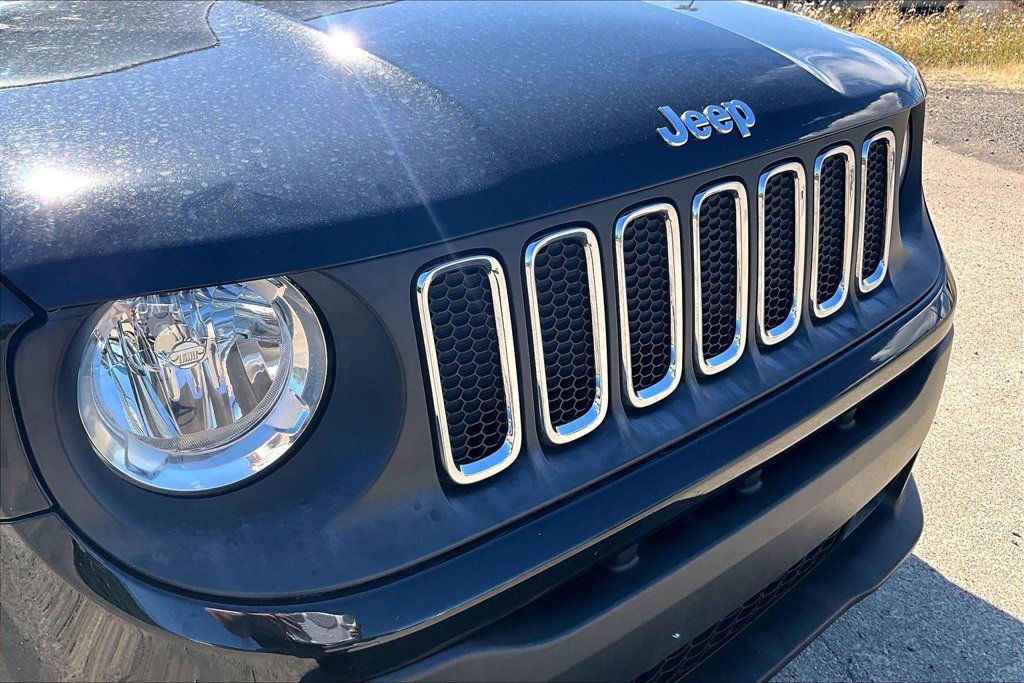 Used 2015 Jeep Renegade Latitude w/ Popular Equipment Group AWD/4WD image 32
