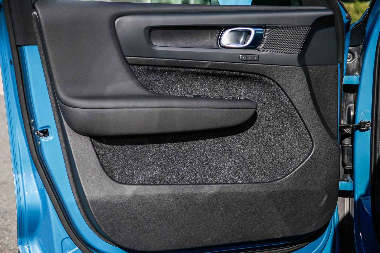 Used 2023 Volvo XC40 Recharge Core image 21