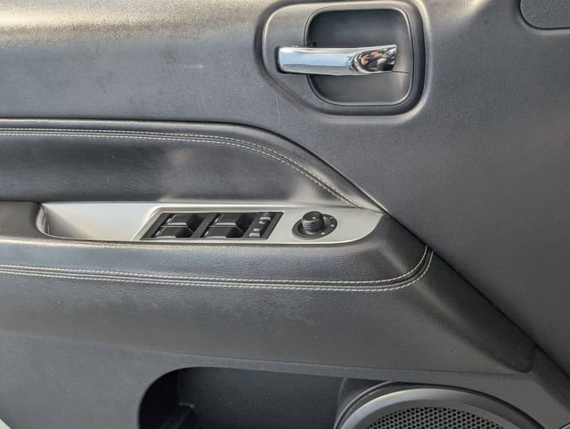 Used 2016 Jeep Compass Latitude w/ Sun/Sound Group image 24