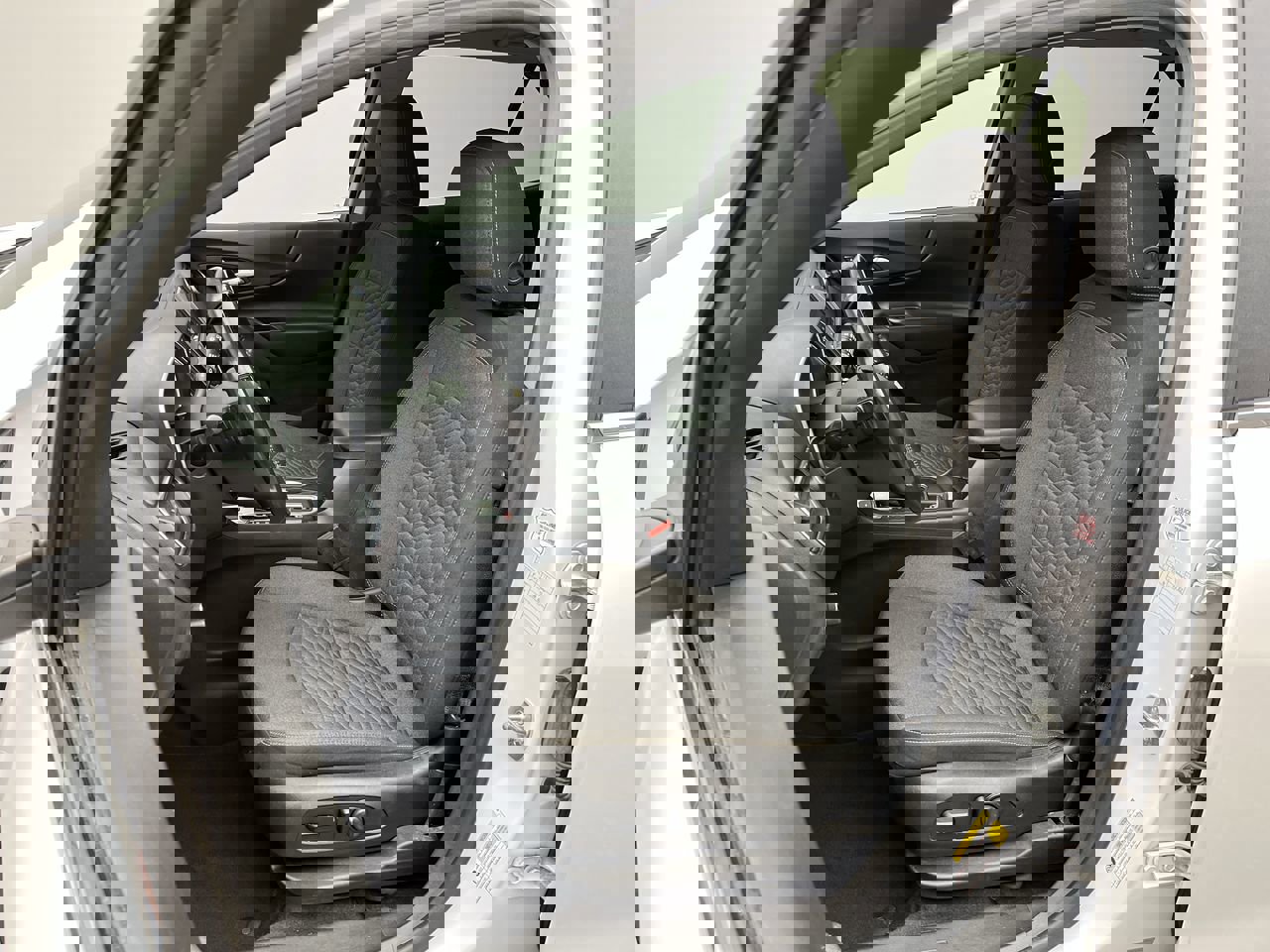 Used 2021 Chevrolet Equinox LT image 8