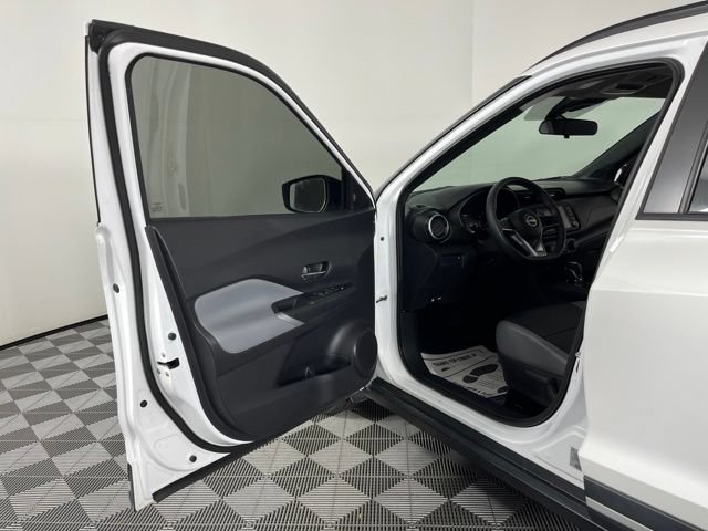 Used 2024 Nissan Kicks SR w/ SR Premium Package FWD image 18