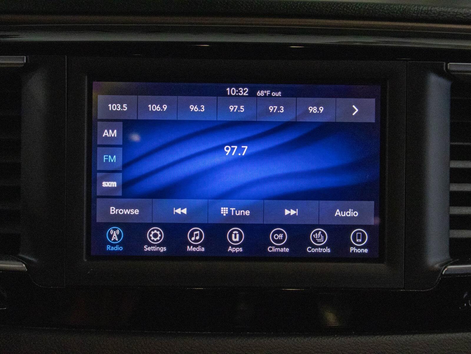 Used 2019 Chrysler Pacifica Touring-L image 8