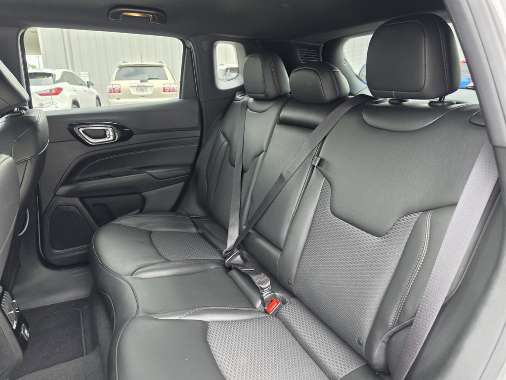 Used 2022 Jeep Compass Latitude FWD image 15