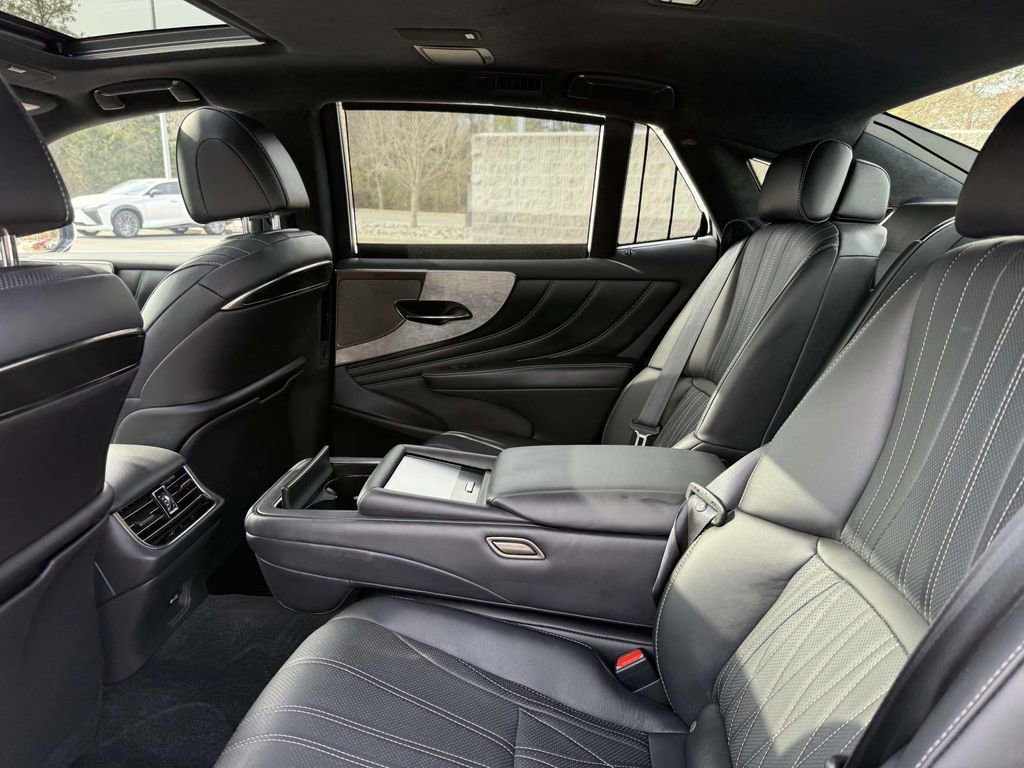 Used 2023 Lexus LS 500h AWD w/ Luxury Package image 18
