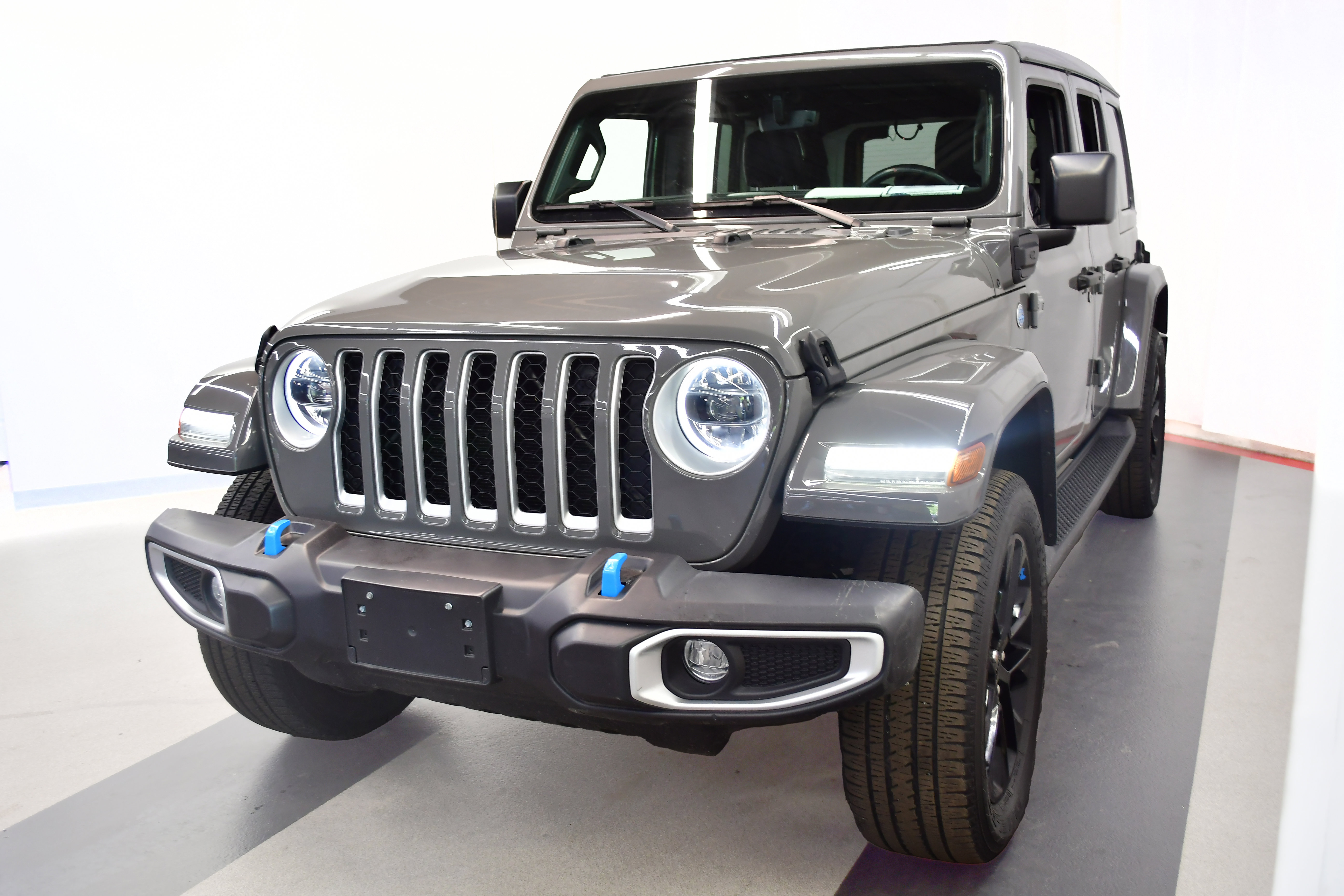 Used 2023 Jeep Wrangler Unlimited Sahara w/ Cold Weather Group AWD/4WD image 4