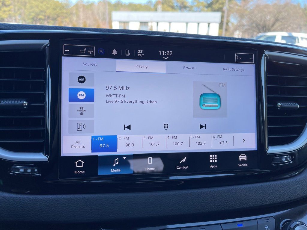 Used 2024 Chrysler Pacifica Touring-L image 10