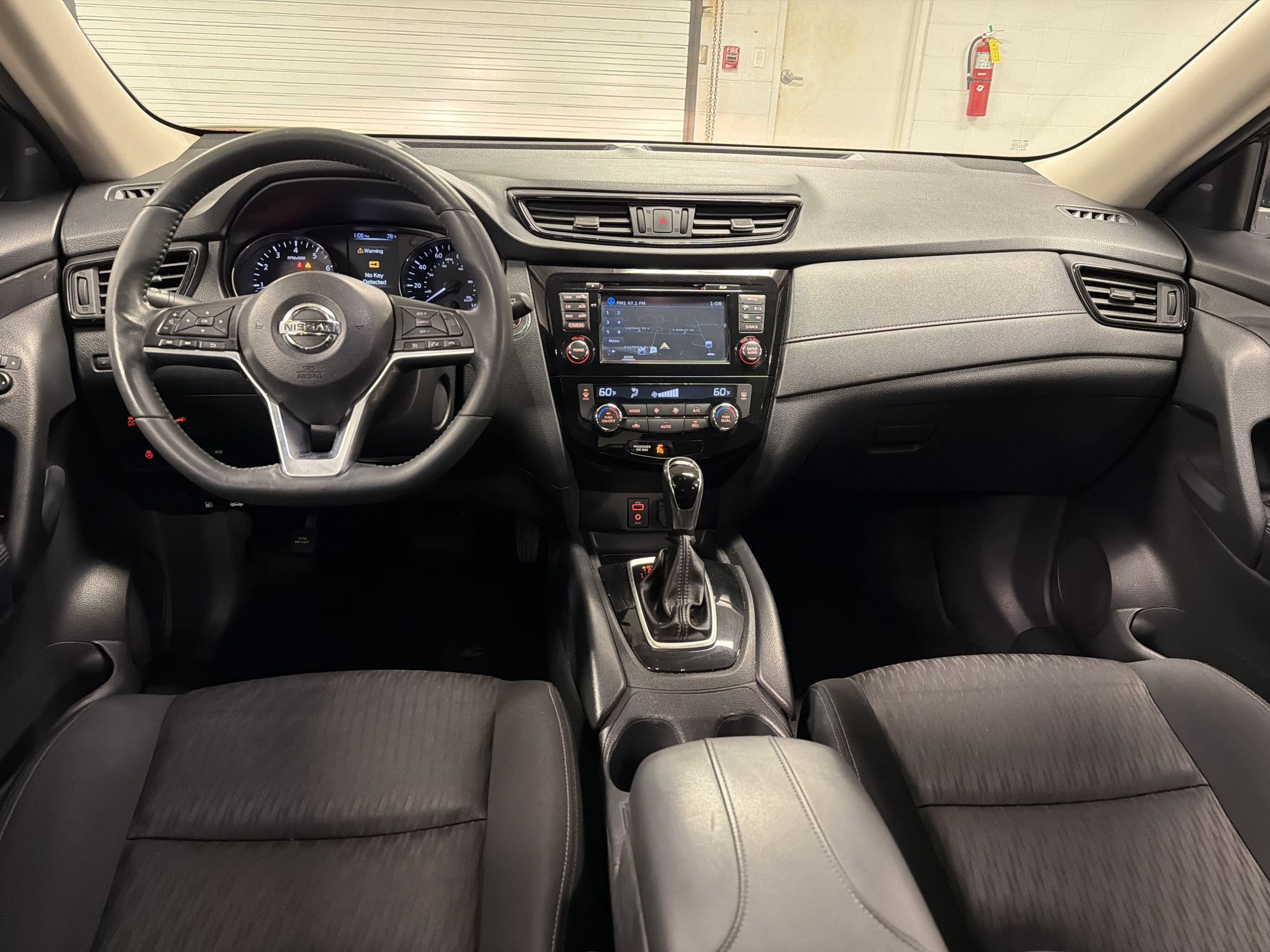 Used 2017 Nissan Rogue SV w/ SV Premium Package AWD/4WD image 26
