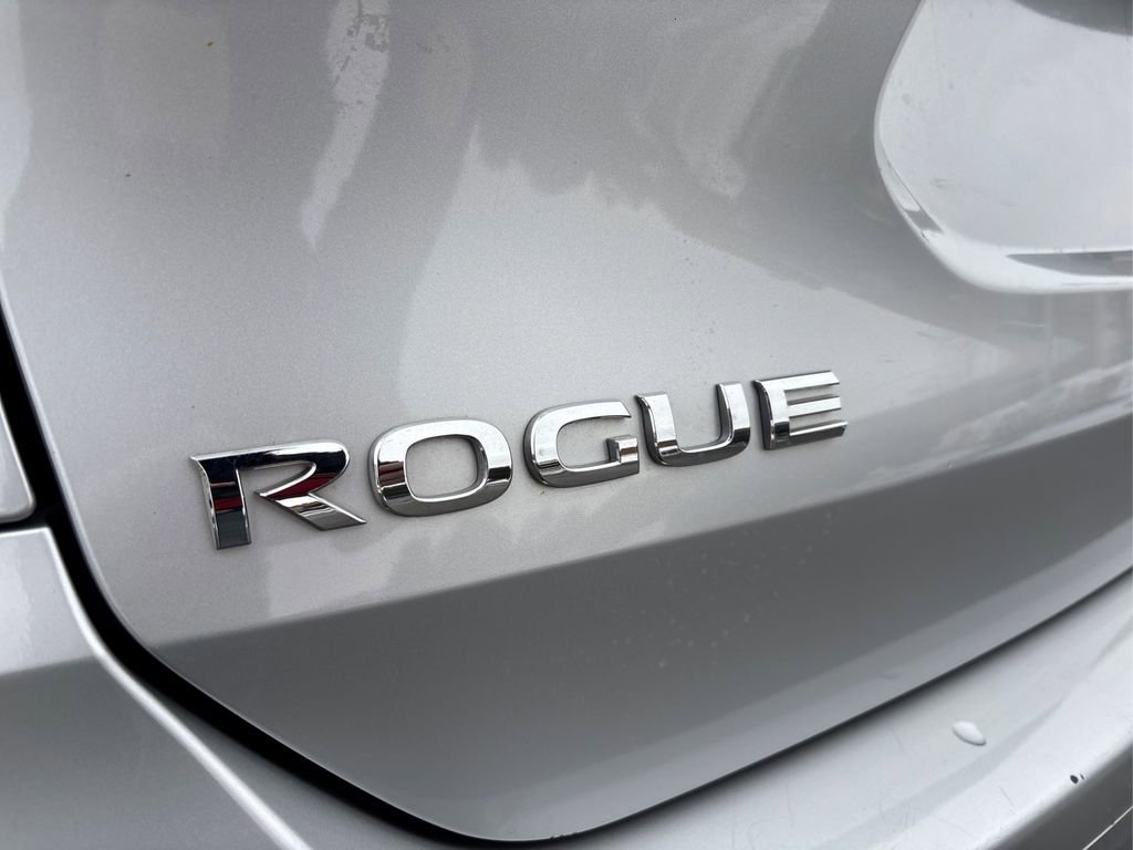 Used 2018 Nissan Rogue SV image 15