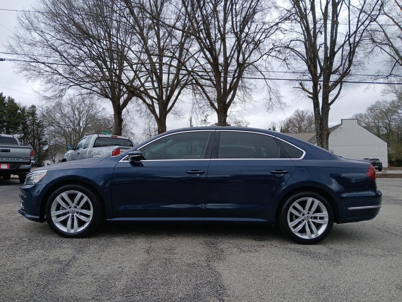 Used 2018 Volkswagen Passat 2.0T SE