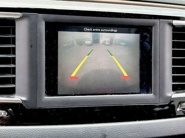 Used 2018 Chrysler Pacifica Touring Plus w/ Tire & Wheel Group FWD image 13