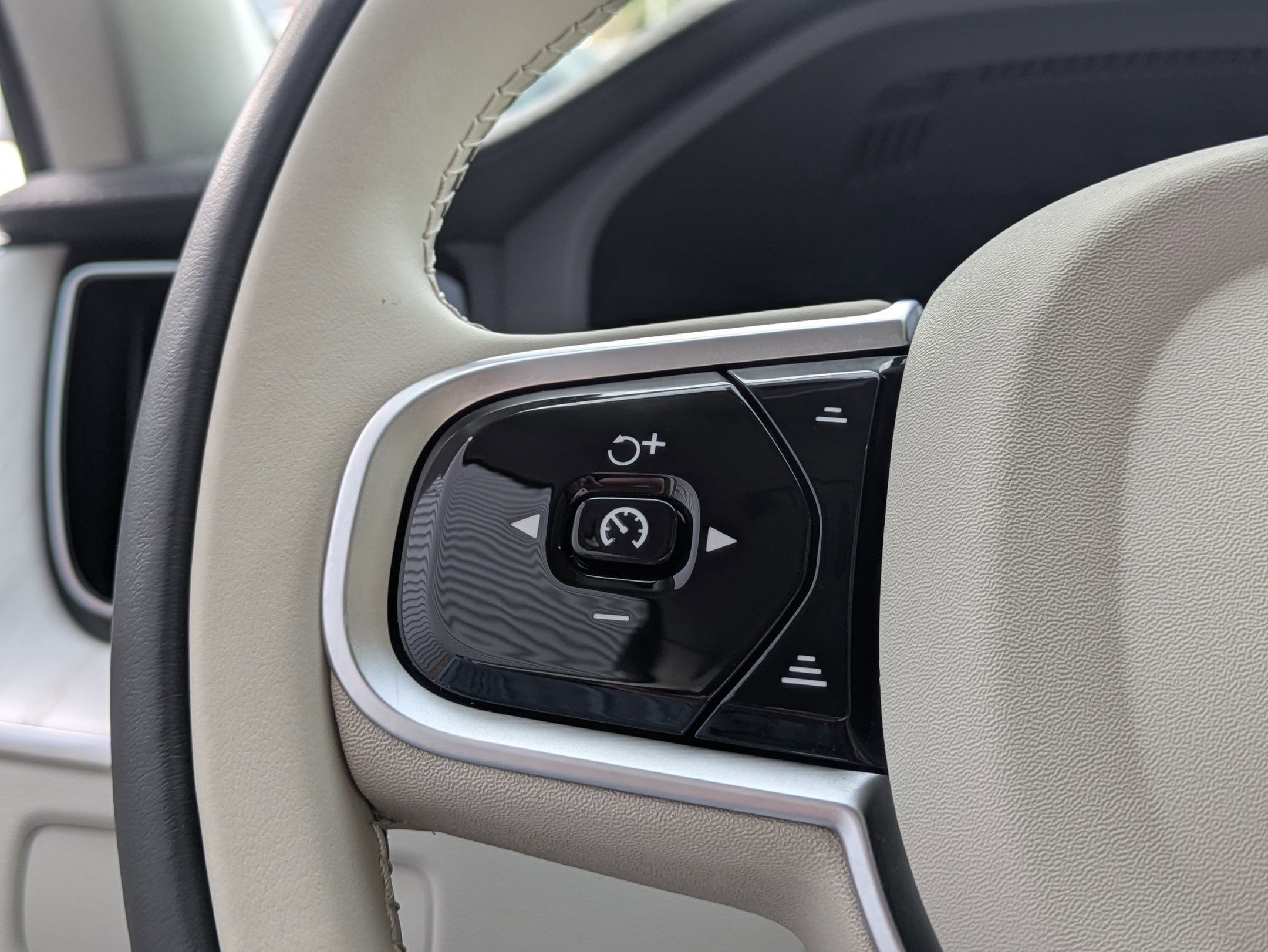 Used 2026 Volvo XC60 T8 Ultra image 18