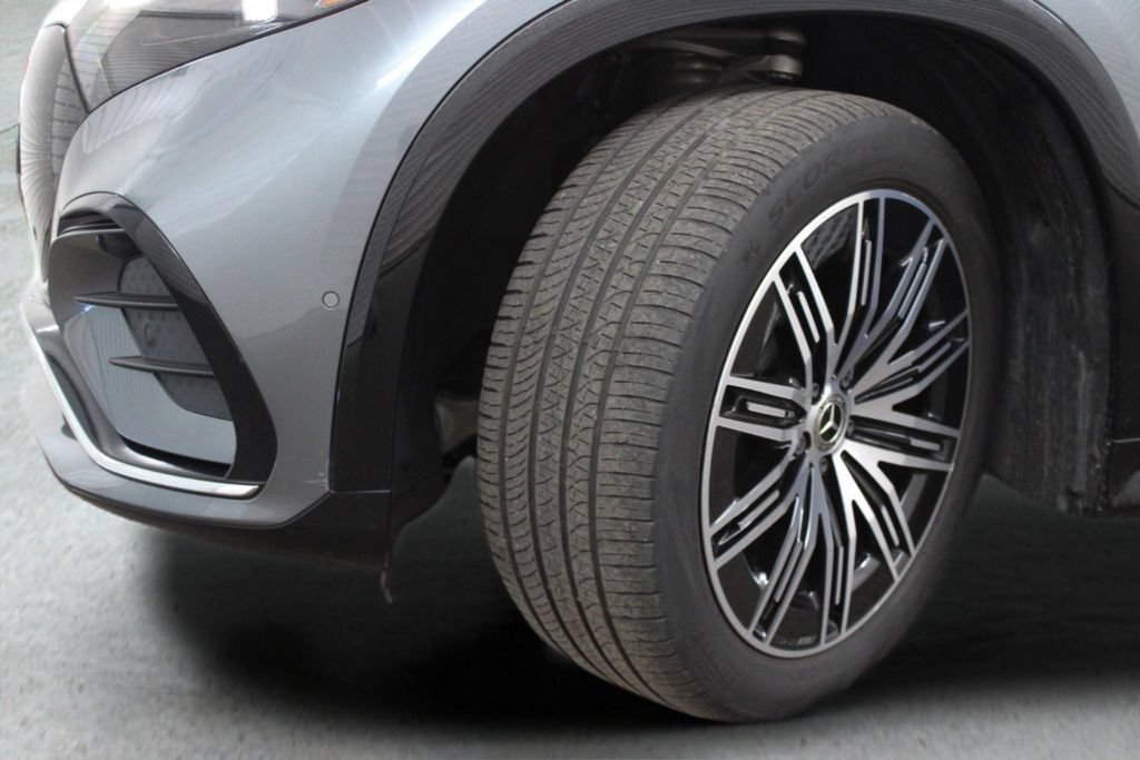 Used 2023 Mercedes-Benz EQS 580 4MATIC SUV w/ Exclusive Trim Package image 43