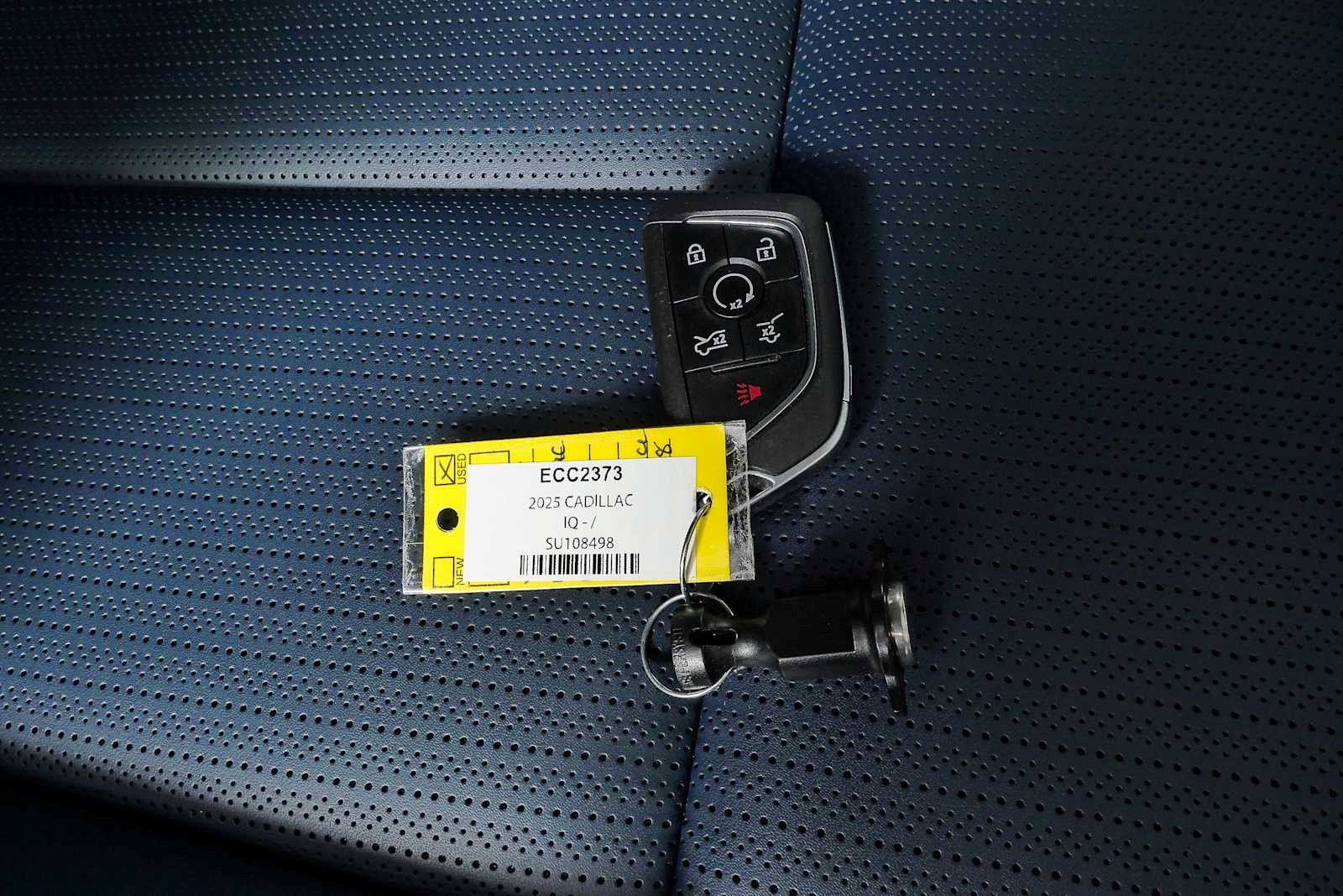 Certified 2025 Cadillac Escalade IQ Luxury 2 w/ LPO, Premium Carpet Package AWD/4WD image 28