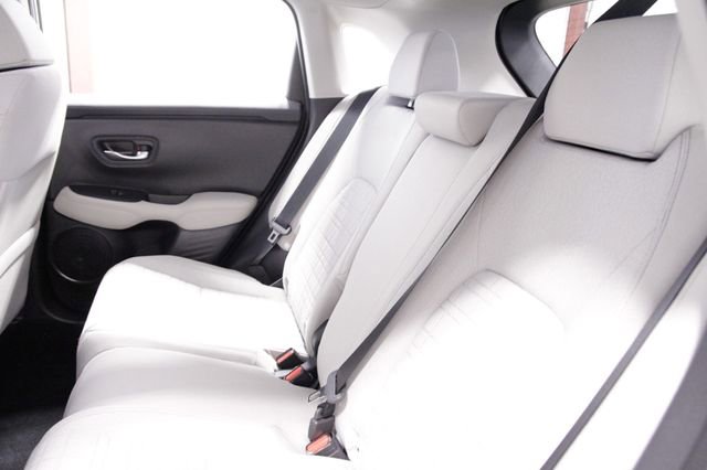 Certified 2025 Honda HR-V LX image 18