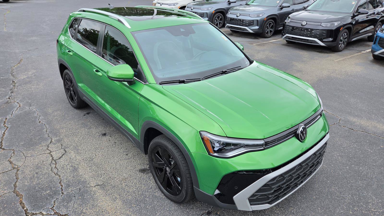 Certified 2025 Volkswagen Taos SE w/ Panoramic Sunroof Package FWD image 7