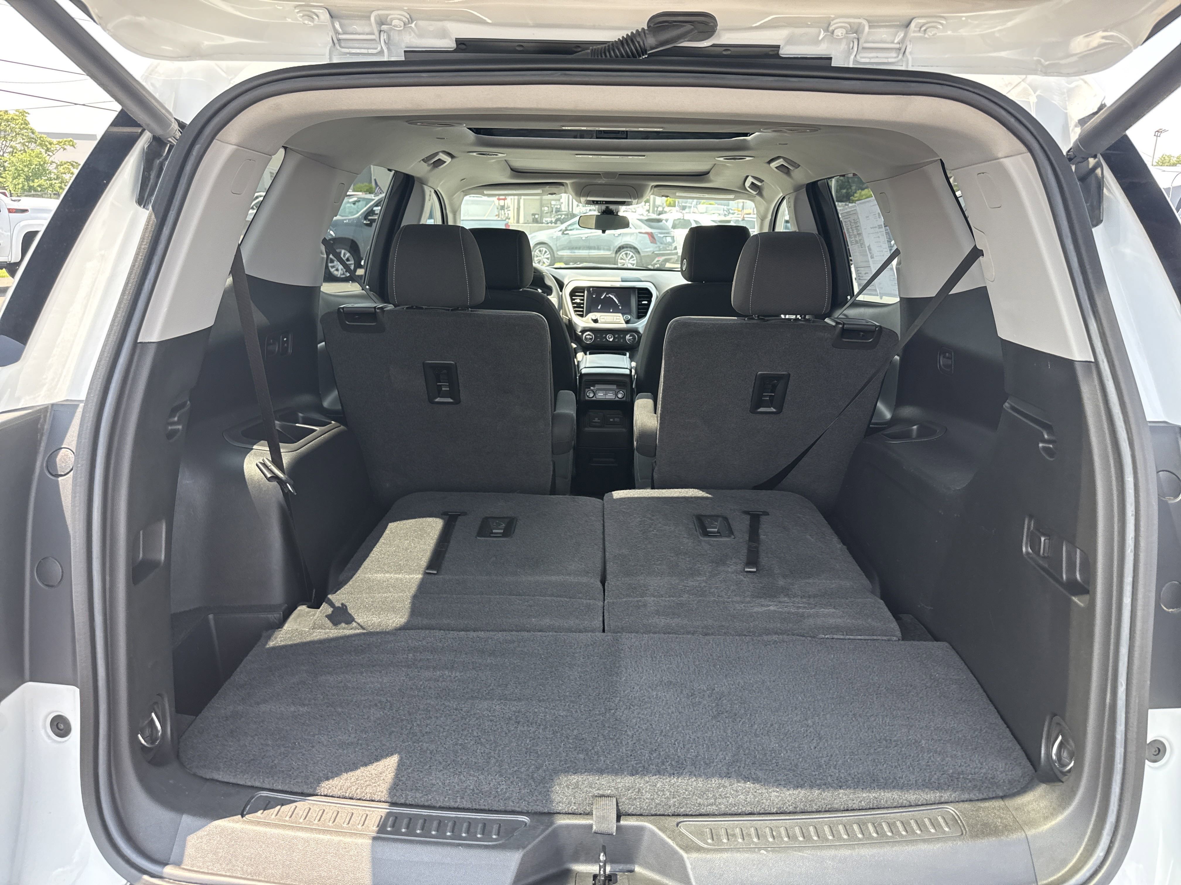 Certified 2022 GMC Acadia SLE w/ Driver Convenience Package image 28