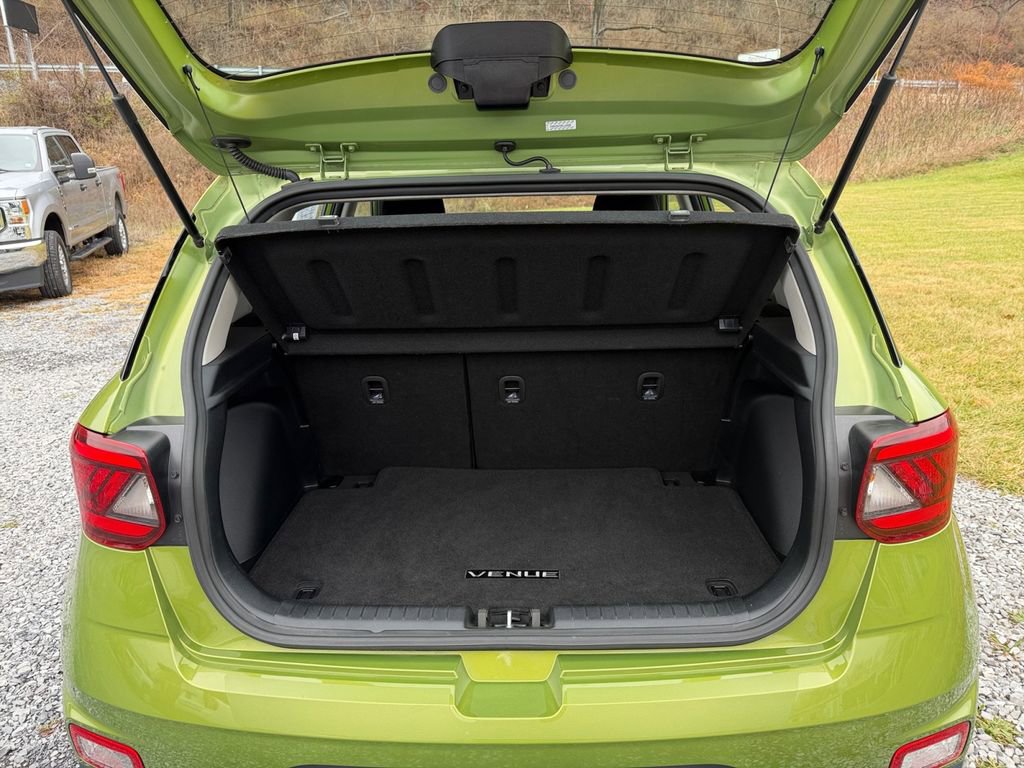 Certified 2022 Hyundai Venue SEL image 23