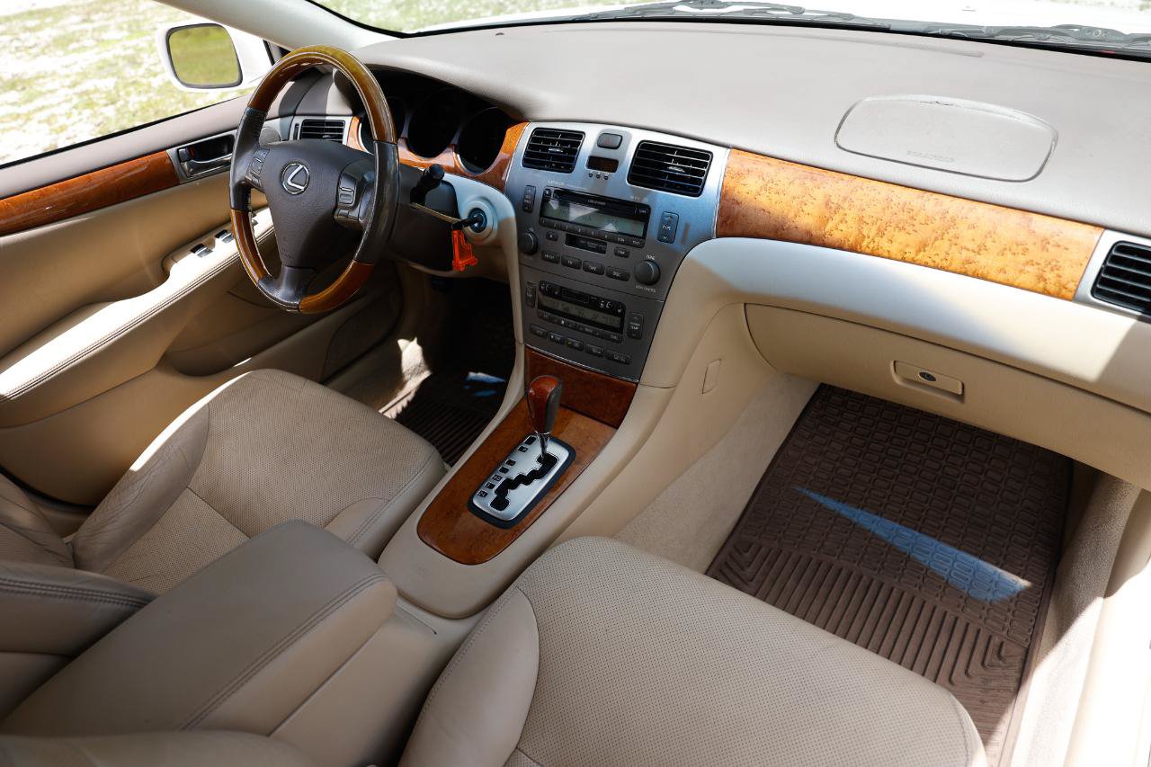 Used 2005 Lexus ES 330 FWD image 16