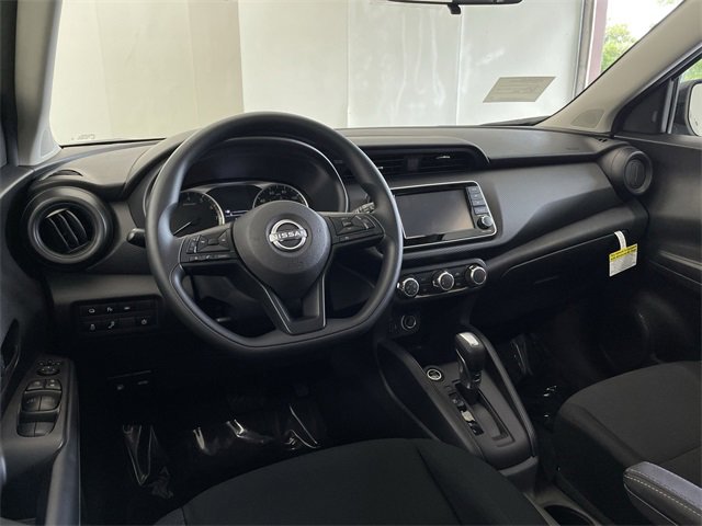Certified 2025 Nissan Kicks Play S image 18