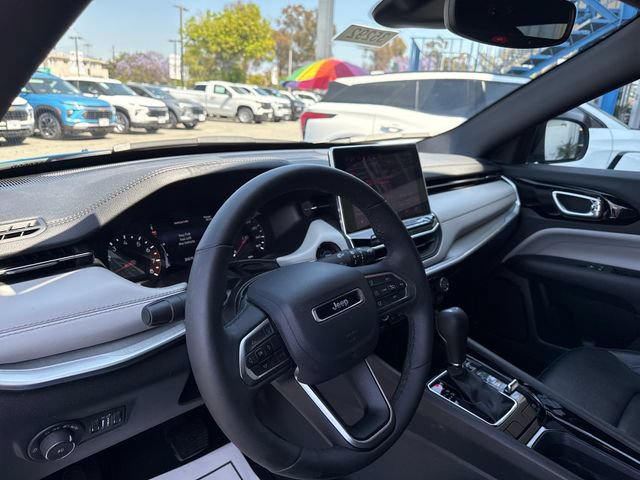 Used 2025 Jeep Compass Limited AWD/4WD image 28