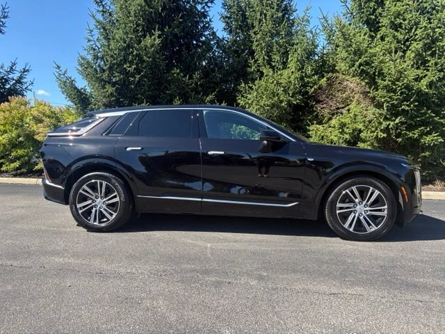 Used 2025 Cadillac Lyriq Luxury w/ LPO, Floor Liner Package AWD/4WD image 9